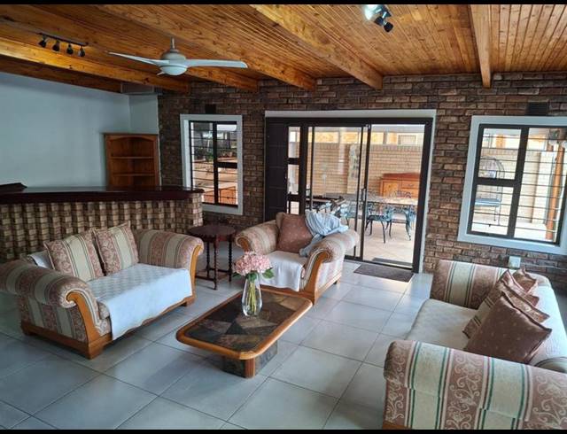 3 BEDROOM HOUSE FOR SALE IN VELD-EN-VLEI